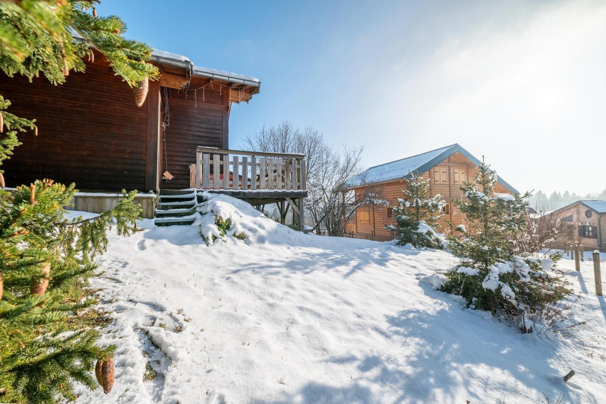 Chalet L'Embellie - Chalet Avec Piscine Partagee Saint-Laurent-en-Grandvaux Exterior photo